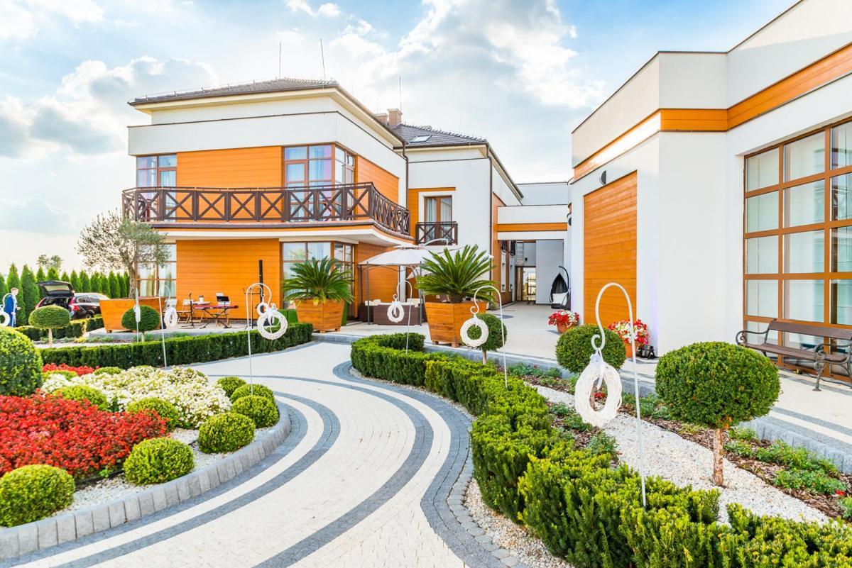 Hotel Kristoff Łaszków Esterno foto