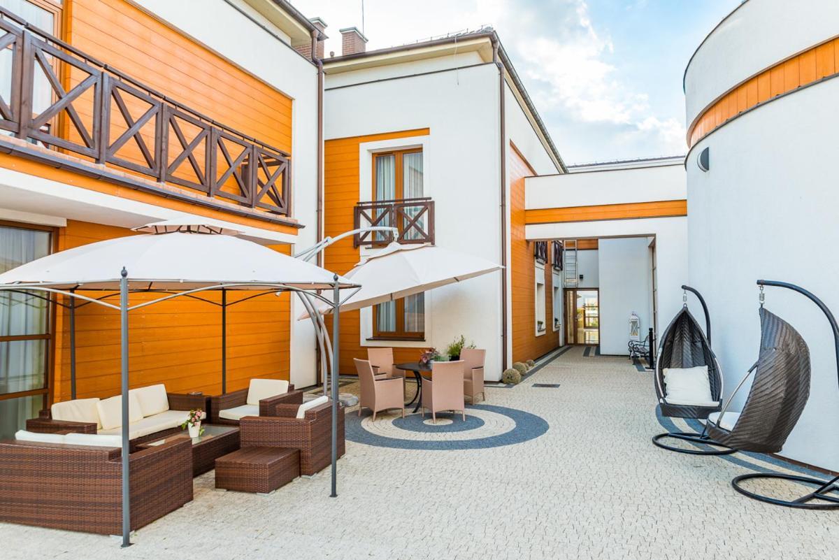 Hotel Kristoff Łaszków Esterno foto