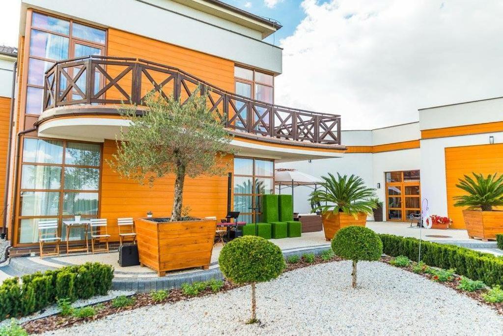 Hotel Kristoff Łaszków Esterno foto